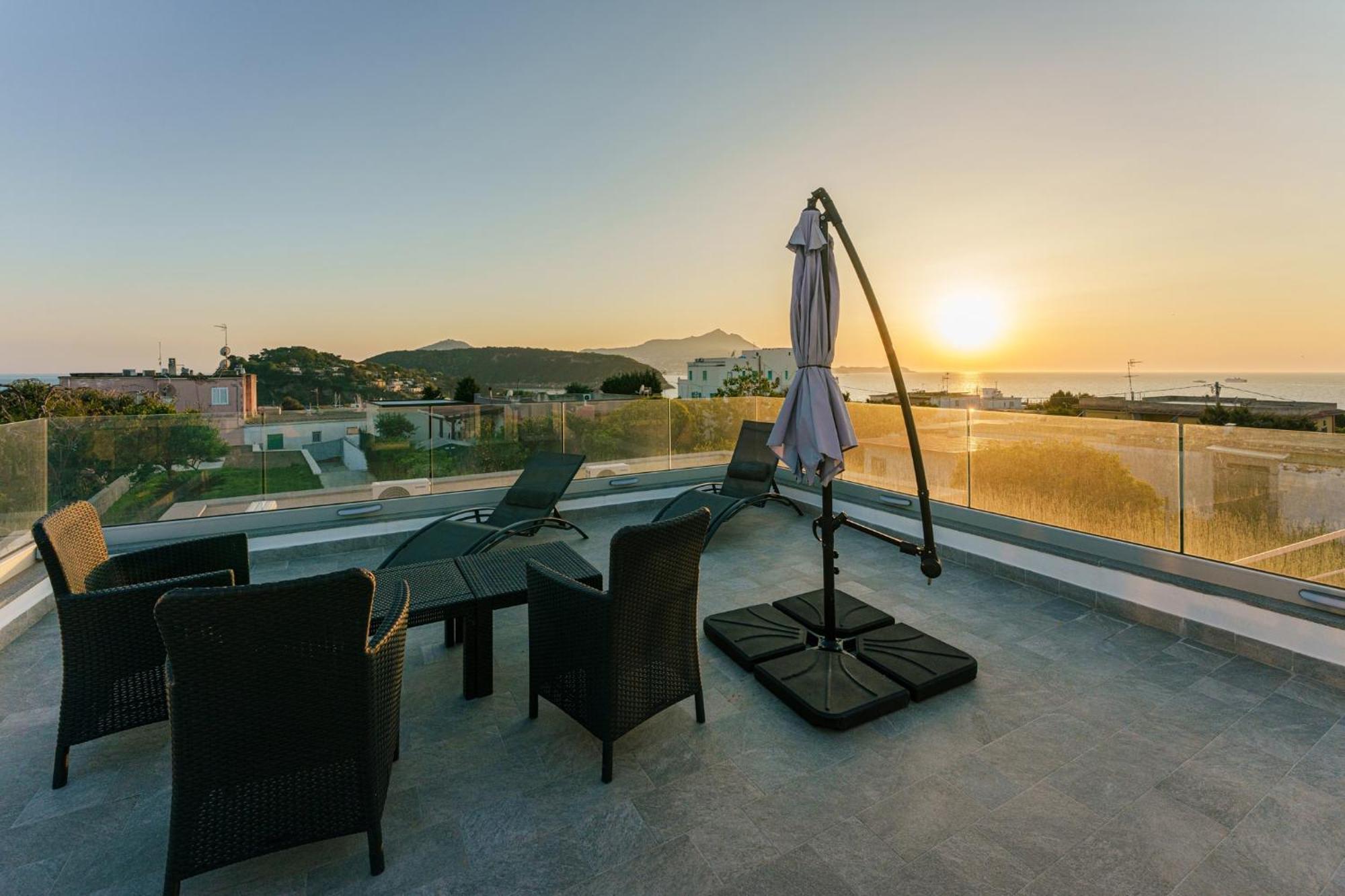 Le Rondinelle Rooms Procida Bagian luar foto