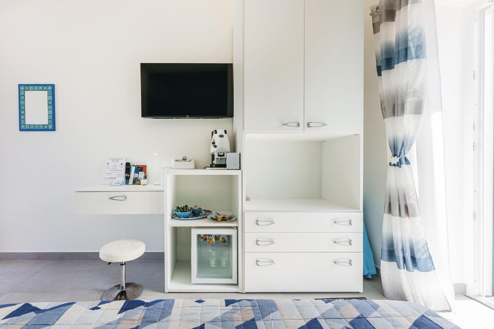 Le Rondinelle Rooms Procida Bagian luar foto
